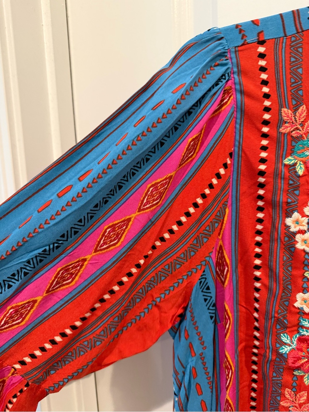 NWT Savanna Jane Red & Blue Embroidered Blouse Size Large - Picture 7 of 16
